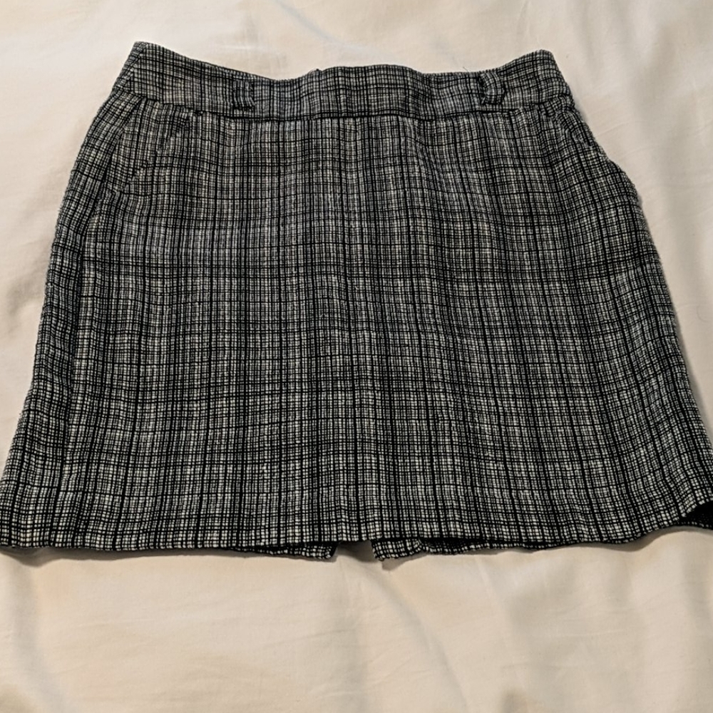Black/white skirt